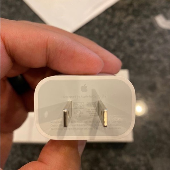 IPhone USB-C to lightning Charger 18w and 1m cord - Picture 6 of 7